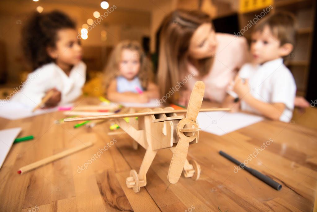 Gioco didattico in legno per bambini piccoli
